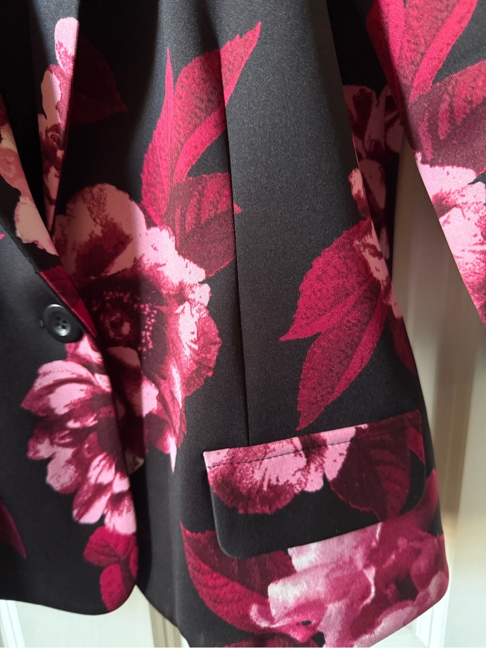 NYCC Floral Black and Fuchsia Single-Button Blazer - Picture 5 of 5